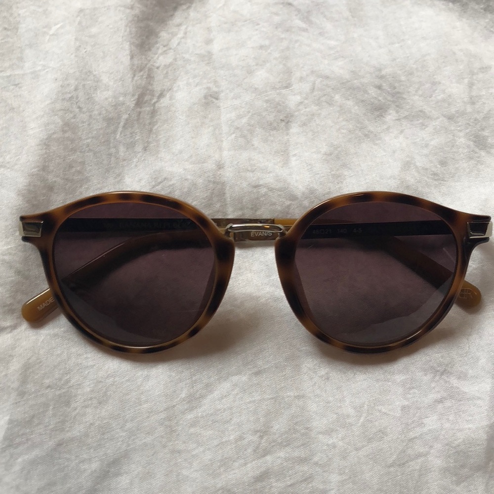 Banana Republic tortoise shell sunglasses